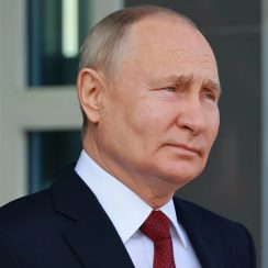 Limosina de lujo de equipo de Putin explota en calles de Moscú