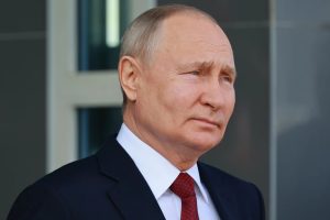 Limosina de lujo de equipo de Putin explota en calles de Moscú