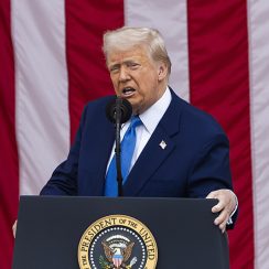 ‘Putin está jugando con fuego’, advierte Trump
