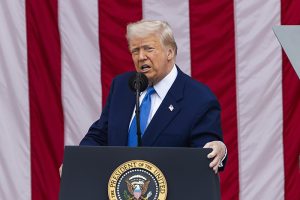 ‘Putin está jugando con fuego’, advierte Trump