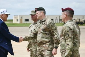 Trump anuncia que restaurará los nombres de oficiales confederados que tenían algunas bases militares antes de Biden