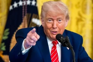Trump dice que China suministrará tierras raras y EU permitirá llegada de estudiantes