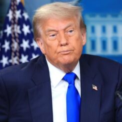 Trump avanza en un plan para beneficiar a migrantes de los sectores agrícola y hotelero