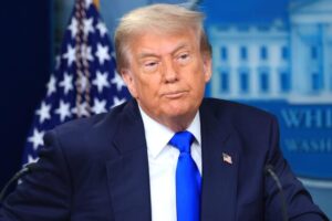 Trump avanza en un plan para beneficiar a migrantes de los sectores agrícola y hotelero