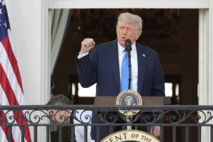 Trump firma prohibición del ingreso a EE.UU. para 12 países y restricciones para otros 7, incluidos Cuba y Venezuela
