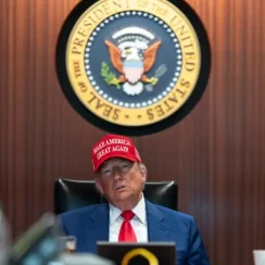 Trump dice que gracias a su paz en Medio Oriente, China puede volver a comprar petróleo iraní Trump dice que gracias a su paz en Medio Oriente, China puede volver a comprar petróleo iraní