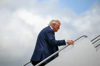 Trump padece insuficiencia venosa crónica pero que goza de “excelente salud”, dice la Casa Blanca