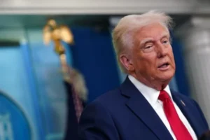 Hackers vinculados a Irán amenazan con publicar correos electrónicos de asesores de Trump