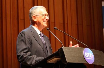 Sheinbaum revela que Grupo Salinas negocia pago de deuda por 51,000 mdp con el SAT