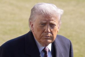 Trump afirma que “Cuba va a caer muy pronto” y su Gobierno estudia presentar cargos criminales contra el régimen